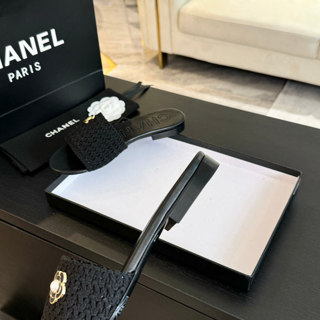 CC BLACK WOVEN FLAT SLIPPERS