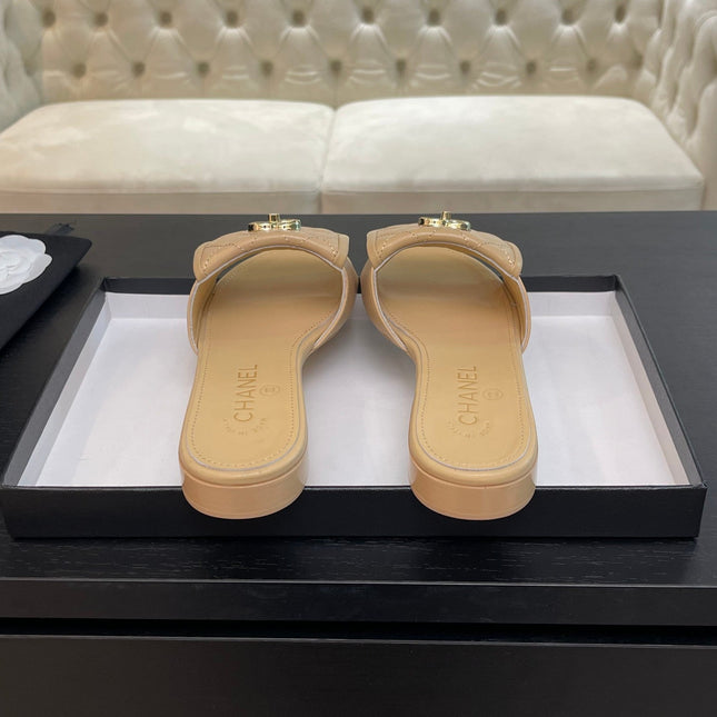 FLAT MULE IN TUSCAN BEIGE LAMBSKIN