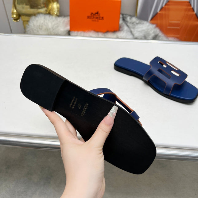 FLATFORM SANDAL NAVY CALFSKIN
