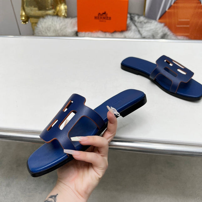 FLATFORM SANDAL NAVY CALFSKIN