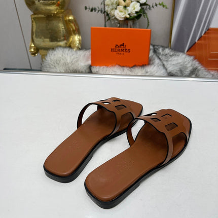 FLATFORM SANDAL CARAMEL CALFSKIN