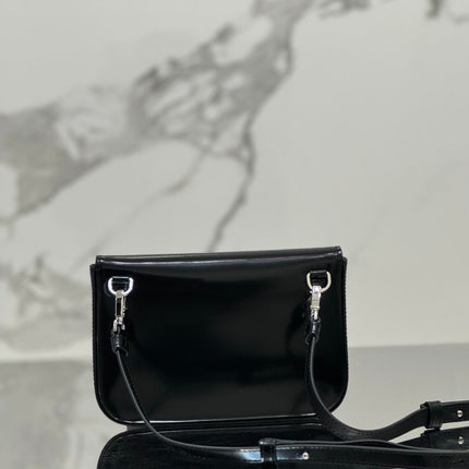 FLAP BAG 18 IN BLACK SHINY CALFSKIN