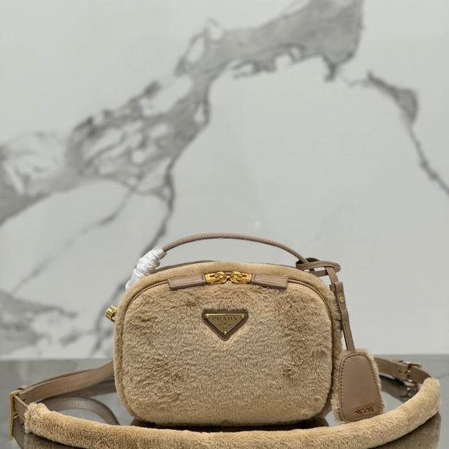 MINI SHOULDER BAG 19 IN BEIGE RABBIT FUR