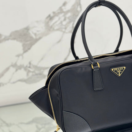 LARGE TOP HANDLE BAG 35 IN BLACK NYLON AND CALFSKIN TRIM