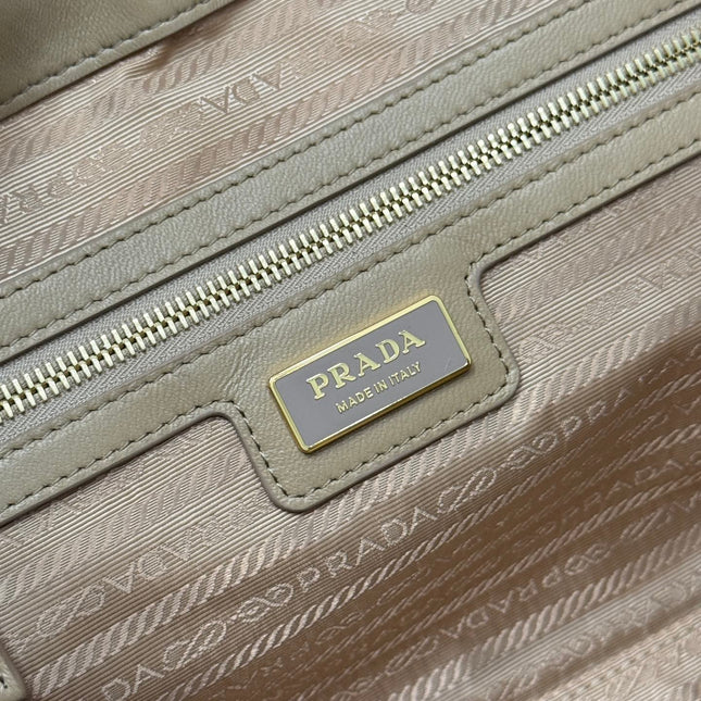 LARGE TOP HANDLE BAG 35 IN DRIED MOSS NYLON AND CALFSKIN TRIM