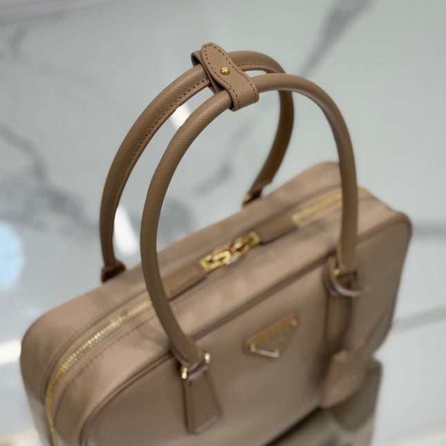 LARGE TOP HANDLE BAG 35 IN DRIED MOSS NYLON AND CALFSKIN TRIM