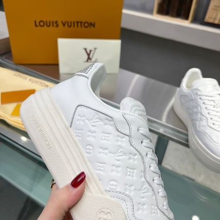LV WOMEN GROOVY PLATFORM IN WHITE EMBOSSED CALFSKIN