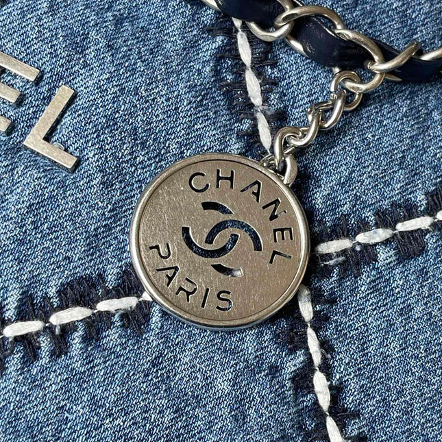 CC MEDIUM 37 CROSSBODY BAG IN BLUE DENIM WITH CHAIN