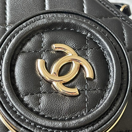 CC 16 CAMERA BAG IN BLACK CALFSKIN AND GOLD PLATED METAL