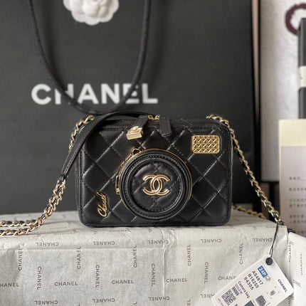 CC 16 CAMERA BAG IN BLACK CALFSKIN AND GOLD PLATED METAL