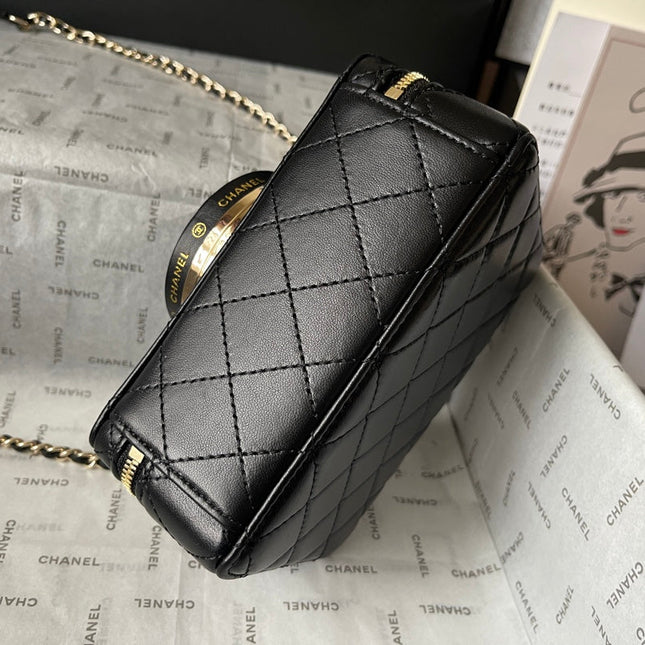 CC 16 CAMERA BAG IN BLACK CALFSKIN AND GOLD PLATED METAL