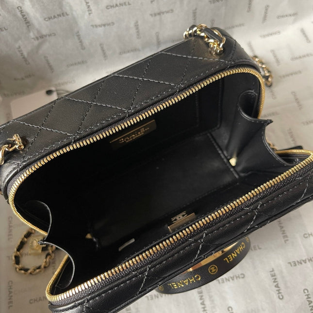 CC 16 CAMERA BAG IN BLACK CALFSKIN AND GOLD PLATED METAL