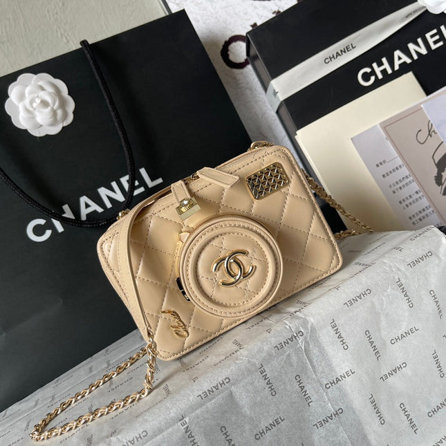 CC 16 CAMERA BAG IN DARK BEIGE CALFSKIN AND GOLD PLATED METAL