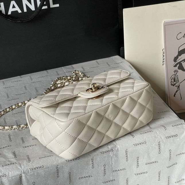 CC MINI 18 FLAP BAG IN WHITE LAMBSKIN