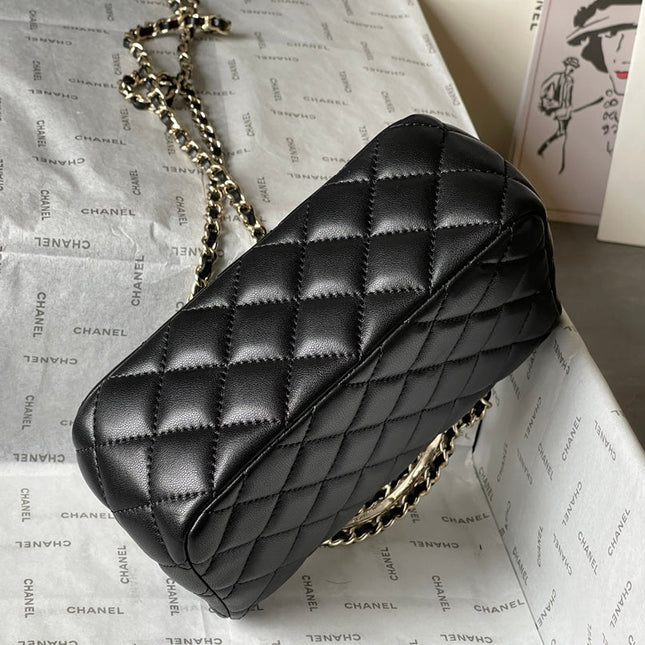 CC MINI 18 FLAP BAG IN BLACK LAMBSKIN