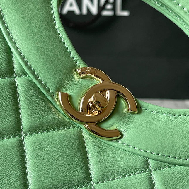 CC MEDIUM 36 SHOPPING BAG IN GREEN MINT CALFSKIN