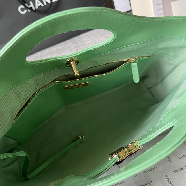 CC MEDIUM 36 SHOPPING BAG IN GREEN MINT CALFSKIN