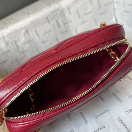 CAMERA BAG 18 IN RED QUILTED LAMBSKIN DOUBLE C GOLD COIN