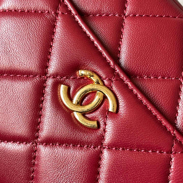 CAMERA BAG 18 IN RED QUILTED LAMBSKIN DOUBLE C GOLD COIN