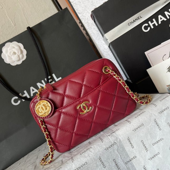 CAMERA BAG 18 IN RED QUILTED LAMBSKIN DOUBLE C GOLD COIN