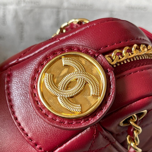 CAMERA BAG 18 IN RED QUILTED LAMBSKIN DOUBLE C GOLD COIN