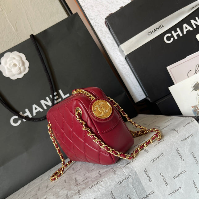 CAMERA BAG 18 IN RED QUILTED LAMBSKIN DOUBLE C GOLD COIN
