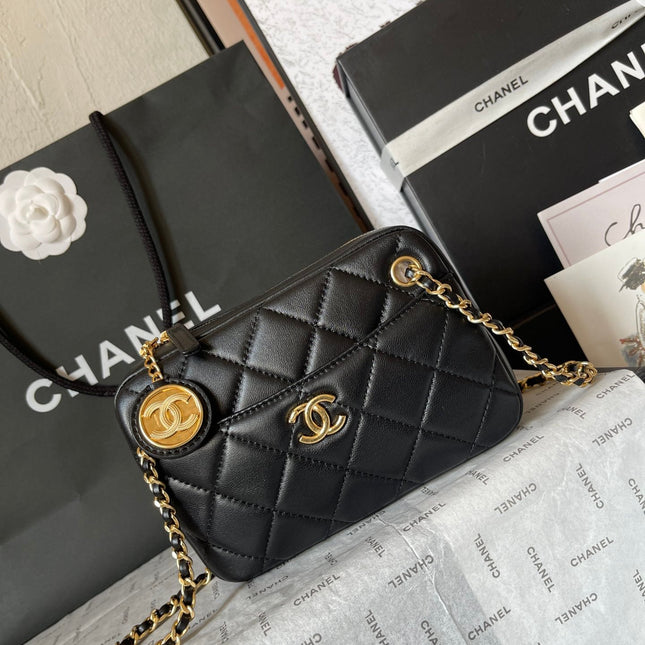 CAMERA BAG 18 IN BLACK QUILTED LAMBSKIN DOUBLE C GOLD COIN