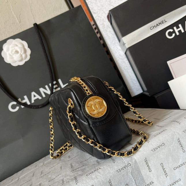 CAMERA BAG 18 IN BLACK QUILTED LAMBSKIN DOUBLE C GOLD COIN
