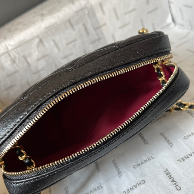 CAMERA BAG 18 IN BLACK QUILTED LAMBSKIN DOUBLE C GOLD COIN