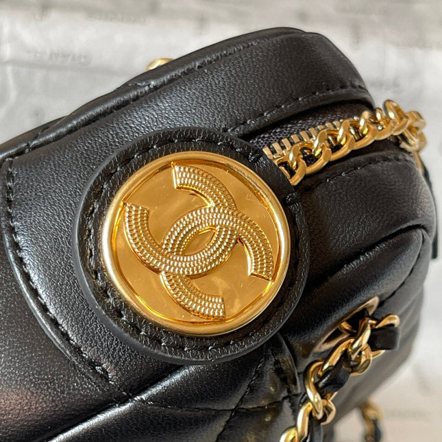 CAMERA BAG 18 IN BLACK QUILTED LAMBSKIN DOUBLE C GOLD COIN