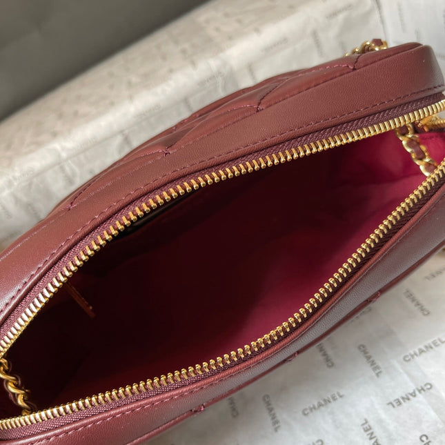 CAMERA BAG 24 IN BUCCANEER RED QUILTED LAMBSKIN DOUBLE C GOLD COIN