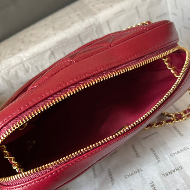 CAMERA BAG 24 IN RED QUILTED LAMBSKIN DOUBLE C GOLD COIN