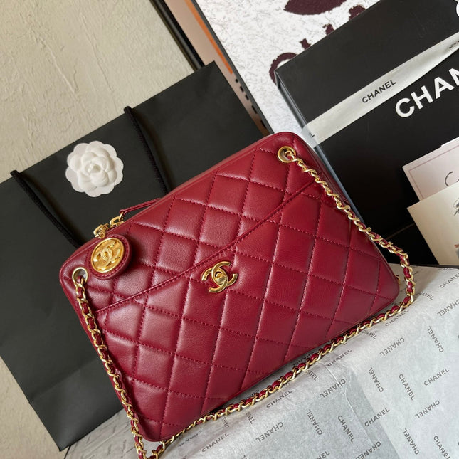 CAMERA BAG 24 IN RED QUILTED LAMBSKIN DOUBLE C GOLD COIN