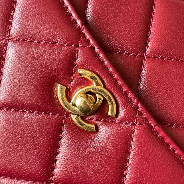 CAMERA BAG 24 IN RED QUILTED LAMBSKIN DOUBLE C GOLD COIN