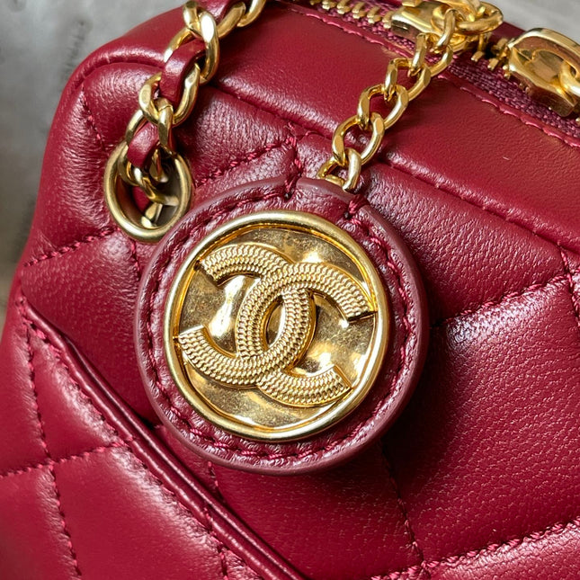 CAMERA BAG 24 IN RED QUILTED LAMBSKIN DOUBLE C GOLD COIN