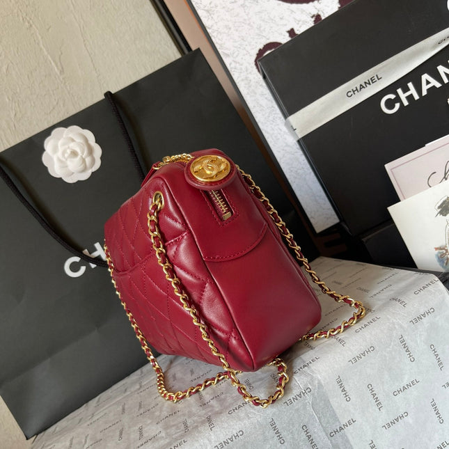CAMERA BAG 24 IN RED QUILTED LAMBSKIN DOUBLE C GOLD COIN