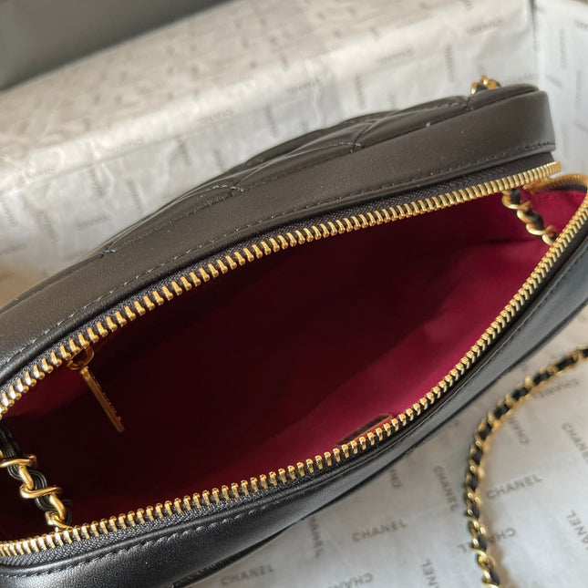 CAMERA BAG 24 IN BLACK QUILTED LAMBSKIN DOUBLE C GOLD COIN