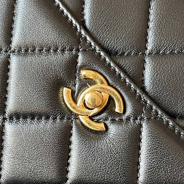 CAMERA BAG 24 IN BLACK QUILTED LAMBSKIN DOUBLE C GOLD COIN