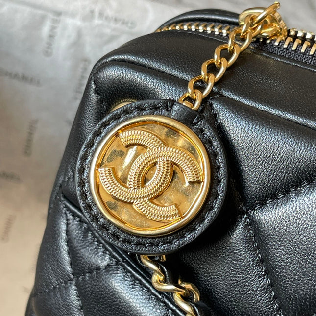 CAMERA BAG 24 IN BLACK QUILTED LAMBSKIN DOUBLE C GOLD COIN