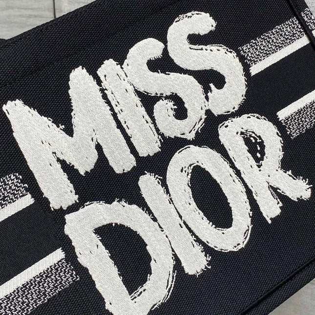 MEDIUM BOOK TOTE 36 IN BLACK MIX WHITE CANVAS 226507