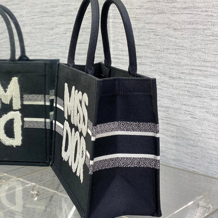 MEDIUM BOOK TOTE 36 IN BLACK MIX WHITE CANVAS 226507