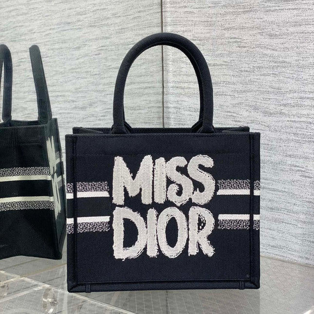 BOOK TOTE 26 IN BLACK MIX WHITE CANVAS 226506