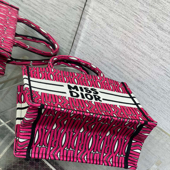 MISS TOTE 26 IN MAGENTA PURPLE CANVAS