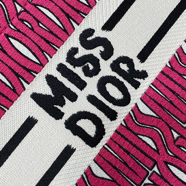 MISS TOTE 26 IN MAGENTA PURPLE CANVAS