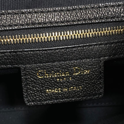 DIOR 25S SMALL VOYAGE BAG 23 IN BLACK FLAT MACROCANNAGE GRAINED CALFSKIN
