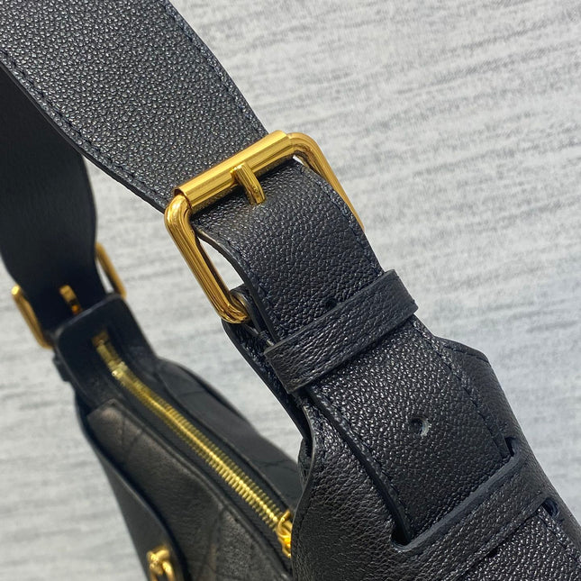 DIOR 25S SMALL VOYAGE BAG 23 IN BLACK FLAT MACROCANNAGE GRAINED CALFSKIN