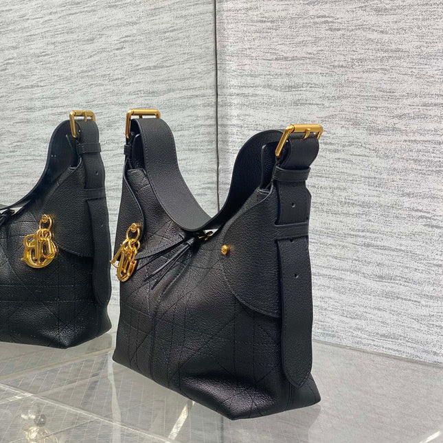 DIOR 25S SMALL VOYAGE BAG 23 IN BLACK FLAT MACROCANNAGE GRAINED CALFSKIN