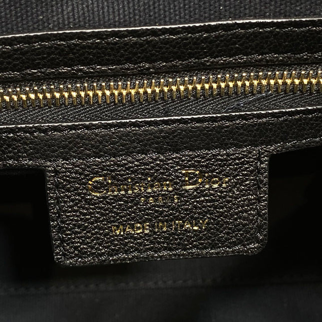 DIOR 25S MEDIUM VOYAGE BAG 28 IN BLACK FLAT MACROCANNAGE GRAINED CALFSKIN