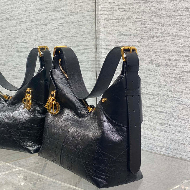 DIOR 25S MEDIUM VOYAGE BAG 28 IN BLACK FLAT MACROCANNAGE GRAINED GLOSSY CALFSKIN