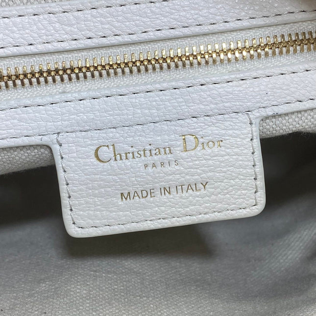 DIOR 25S SMALL VOYAGE BAG 23 IN IVORY FLAT MACROCANNAGE GRAINED CALFSKIN